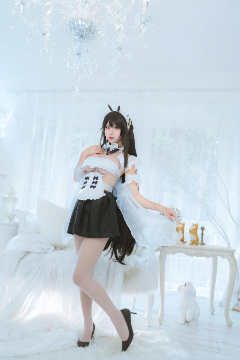 萌芽儿o0《碧蓝航线 不挠女仆》主题写真：35张全套美图