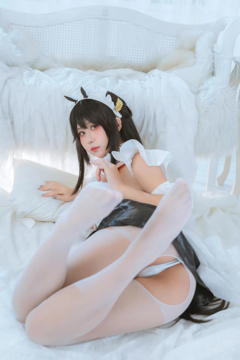 萌芽儿o0《碧蓝航线 不挠女仆》主题写真：35张全套美图