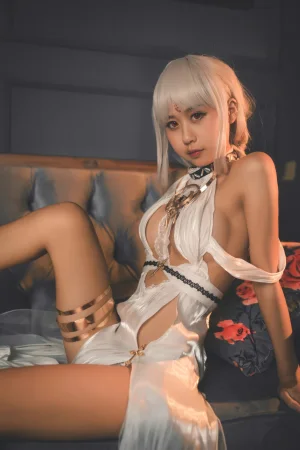萌芽儿o0《碧蓝航线 马萨诸塞礼服》主题写真：30张全套美图