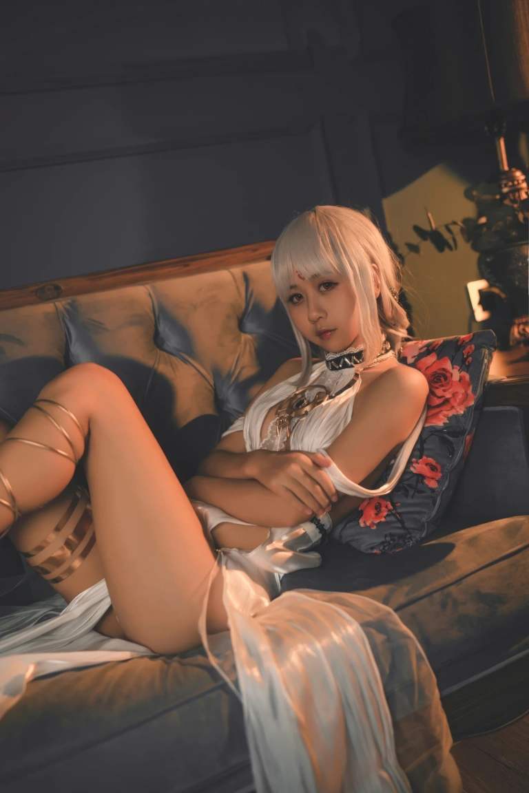 萌芽儿o0《碧蓝航线 马萨诸塞礼服》主题写真：30张全套美图