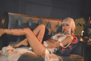 萌芽儿o0《碧蓝航线 马萨诸塞礼服》主题写真：30张全套美图