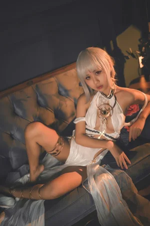 萌芽儿o0《碧蓝航线 马萨诸塞礼服》主题写真：30张全套美图