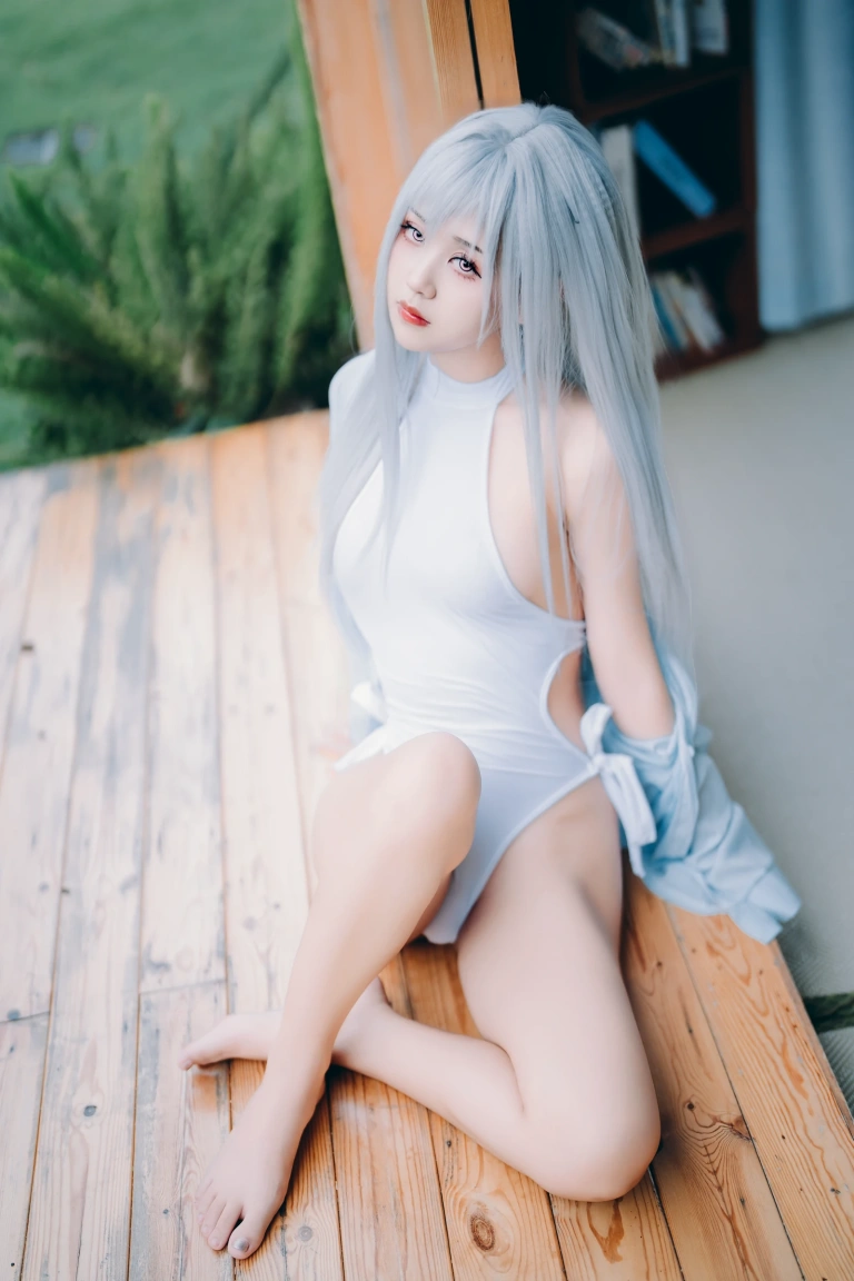 萌芽儿o0《白色泳装》主题写真：25张全套美图
