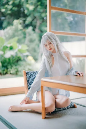 萌芽儿o0《白色泳装》主题写真：25张全套美图