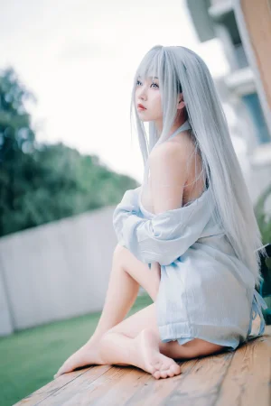 萌芽儿o0《白色泳装》主题写真：25张全套美图