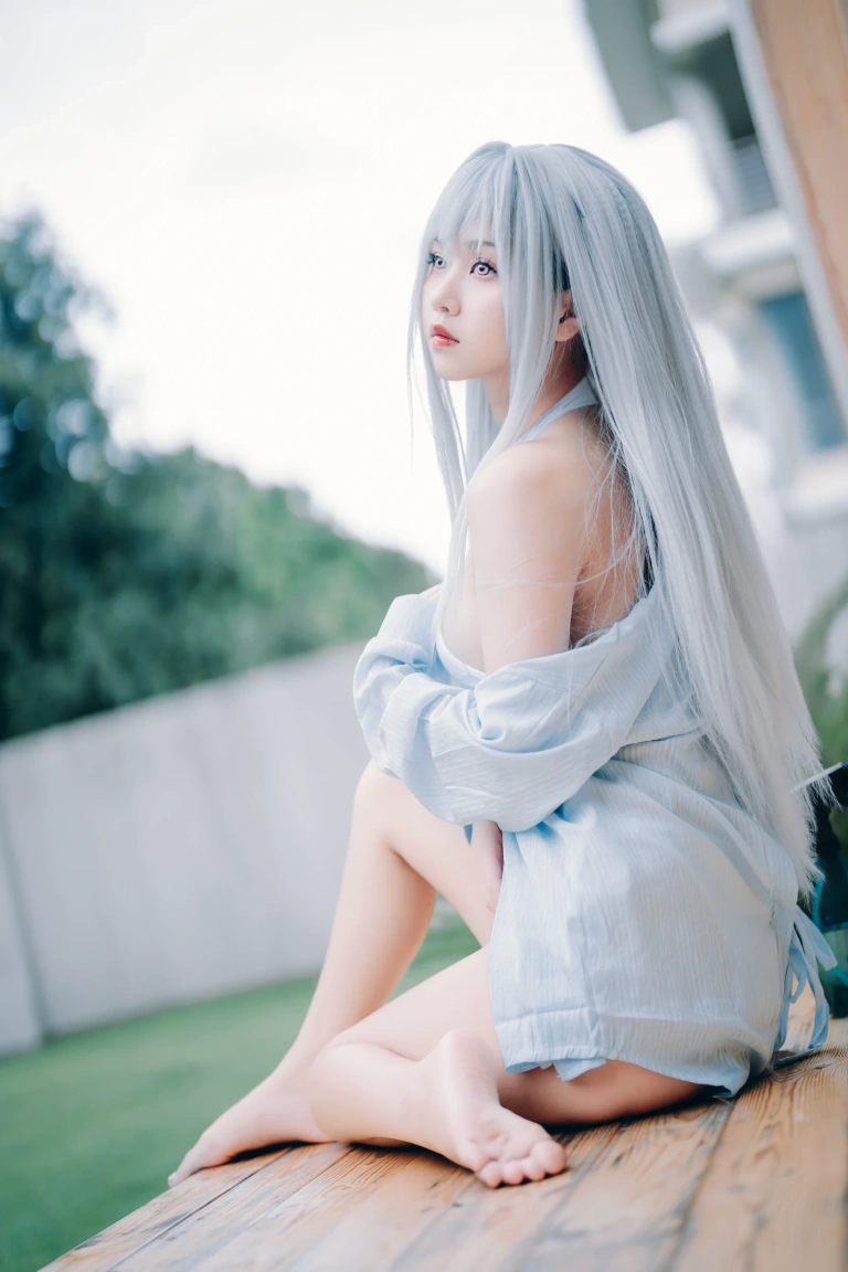 萌芽儿o0《白色泳装》主题写真：25张全套美图