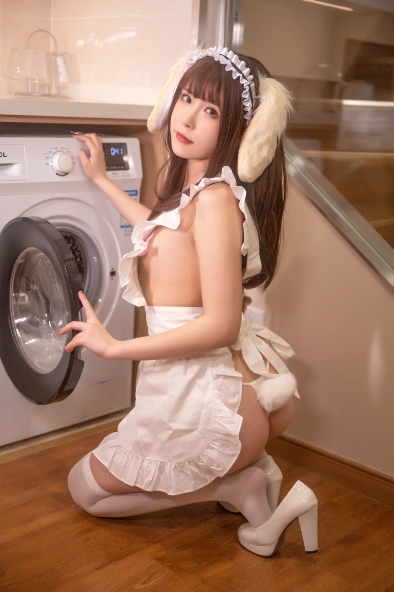 Quan冉有点饿《兔耳女仆》主题写真：31张全套美图