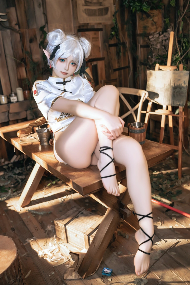 Quan冉有点饿《芙莉莲》主题写真：40张全套美图