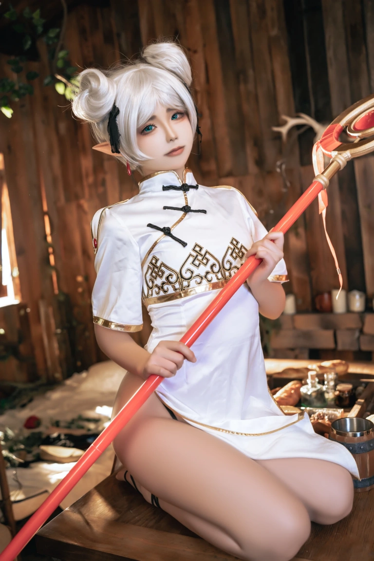 Quan冉有点饿《芙莉莲》主题写真：40张全套美图