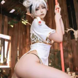Quan冉有点饿《芙莉莲》主题写真：40张全套美图