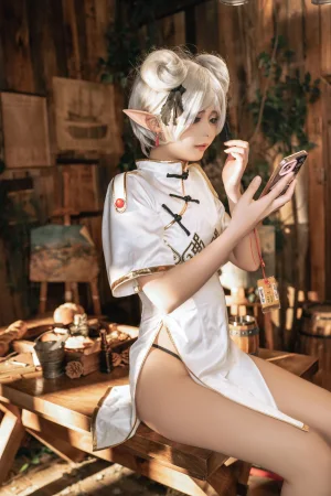 Quan冉有点饿《芙莉莲》主题写真：40张全套美图