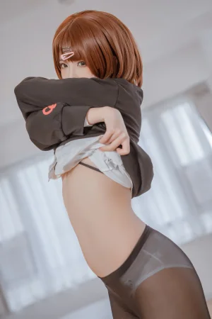 Quan冉有点饿《樋口圆香》主题写真：44张全套美图