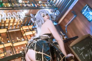 Quan冉有点饿《PA15 香槟怪盗》主题写真：54张全套美图