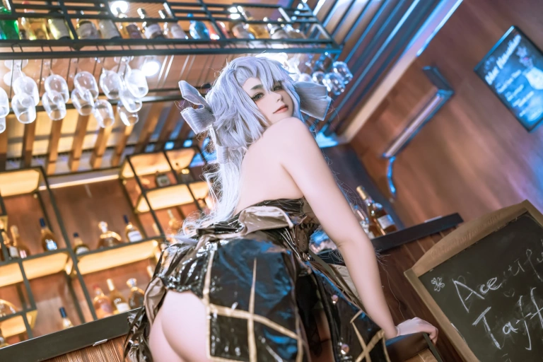 Quan冉有点饿《PA15 香槟怪盗》主题写真：54张全套美图