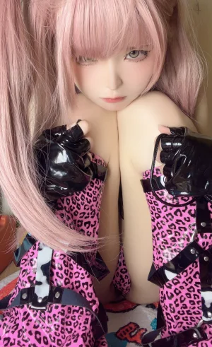 Quan冉有点饿《千禧豹》主题写真：25张全套美图