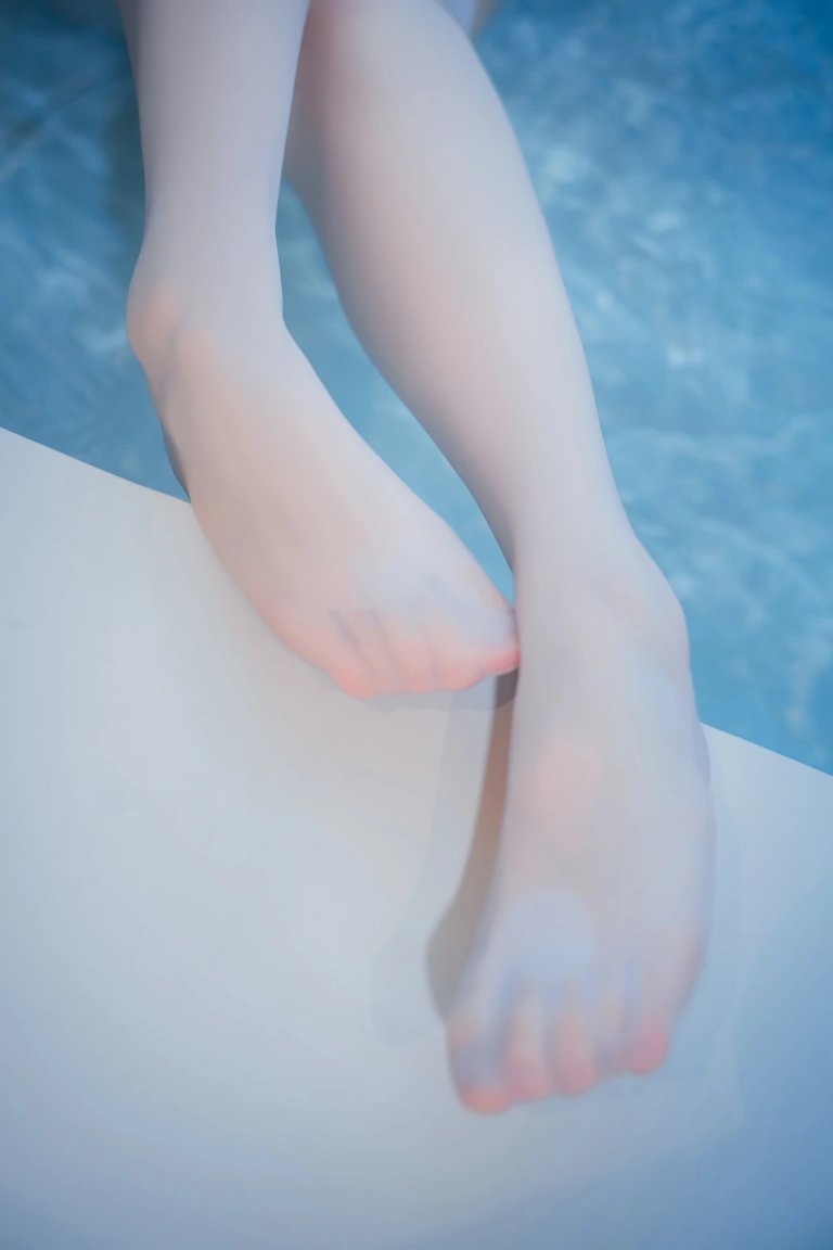 Quan冉有点饿《安克雷奇泳装》主题写真：47张全套美图