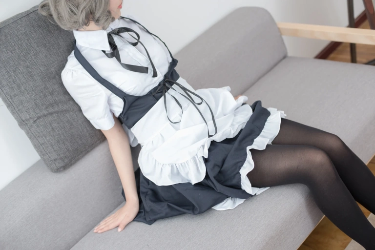 森萝财团《R15-001》主题写真：80张全套美图