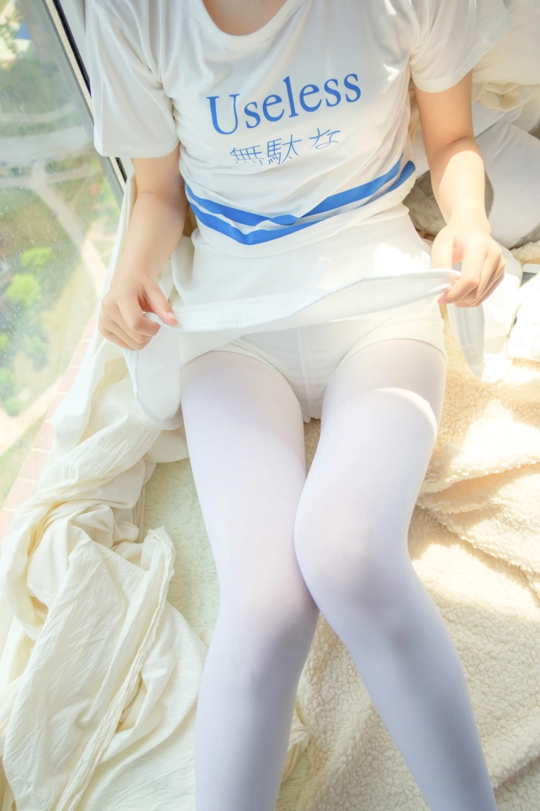 森萝财团《R15-004》主题写真：111张全套美图