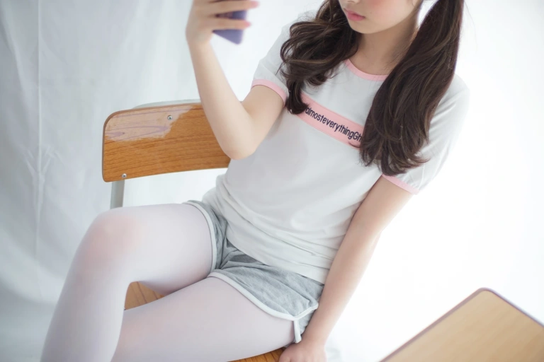 森萝财团《R15-005》主题写真：85张全套美图