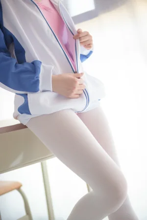 森萝财团《R15-012》主题写真：84张全套美图