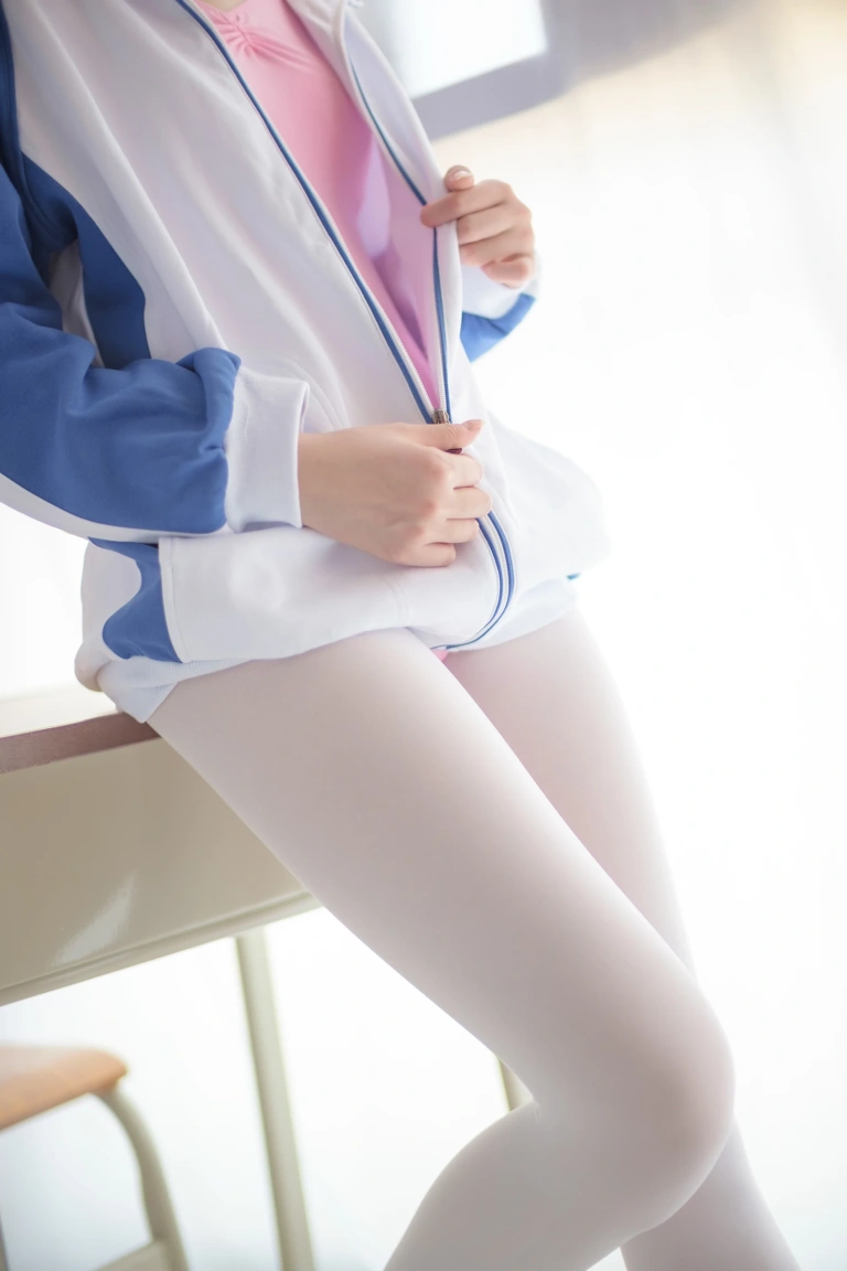 森萝财团《R15-012》主题写真：84张全套美图