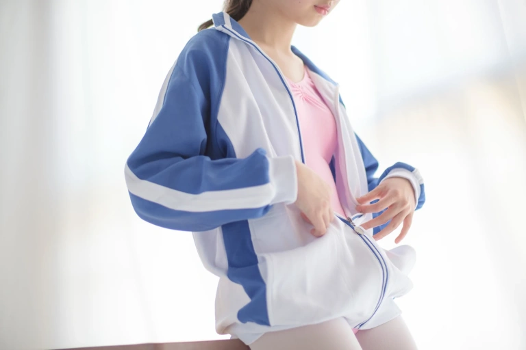 森萝财团《R15-012》主题写真：84张全套美图