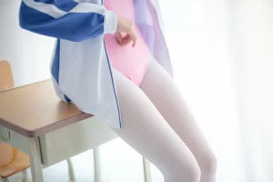 森萝财团《R15-012》主题写真：84张全套美图