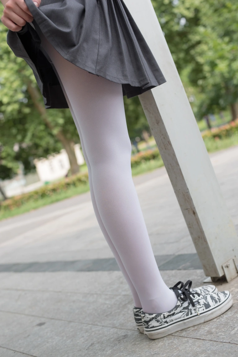 森萝财团《R15-014》主题写真：99张全套美图