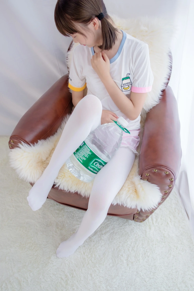 森萝财团《R15-015》主题写真：77张全套美图