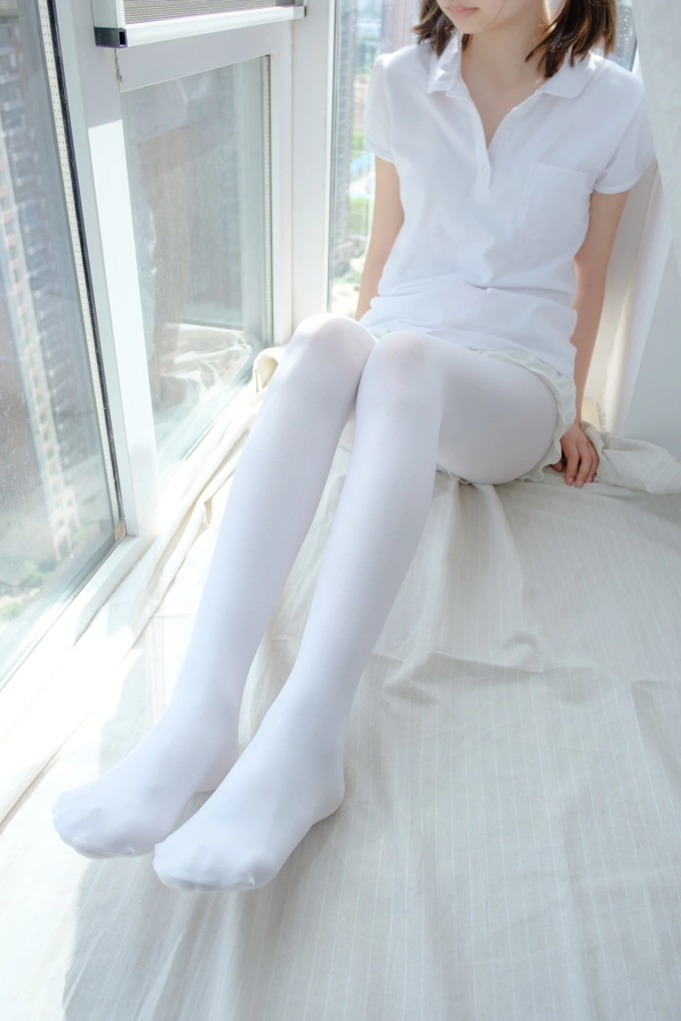森萝财团《R15-018》主题写真：86张全套美图