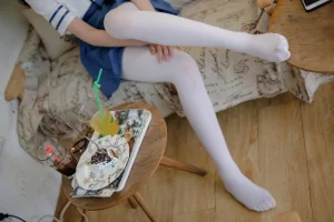 森萝财团《R15-021》主题写真：71张全套美图