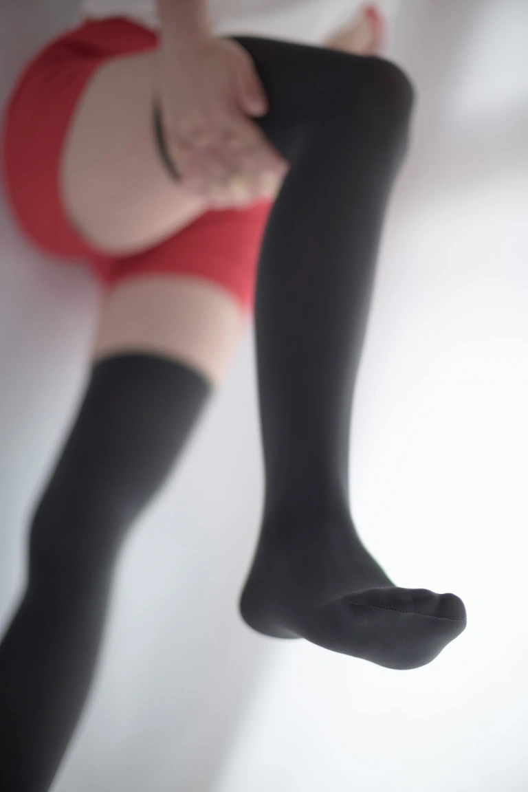 森萝财团《R15-024》主题写真：57张全套美图