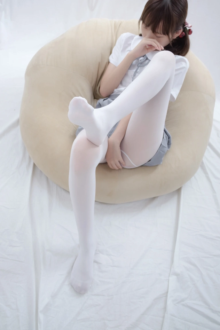 森萝财团《R15-025》主题写真：75张全套美图