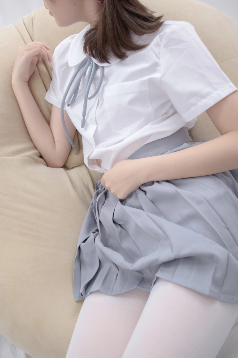 森萝财团《R15-025》主题写真：75张全套美图