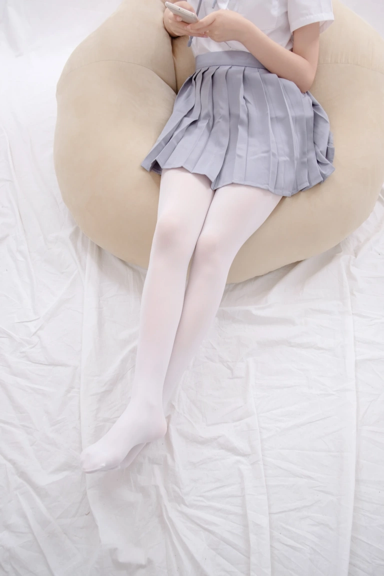 森萝财团《R15-025》主题写真：75张全套美图