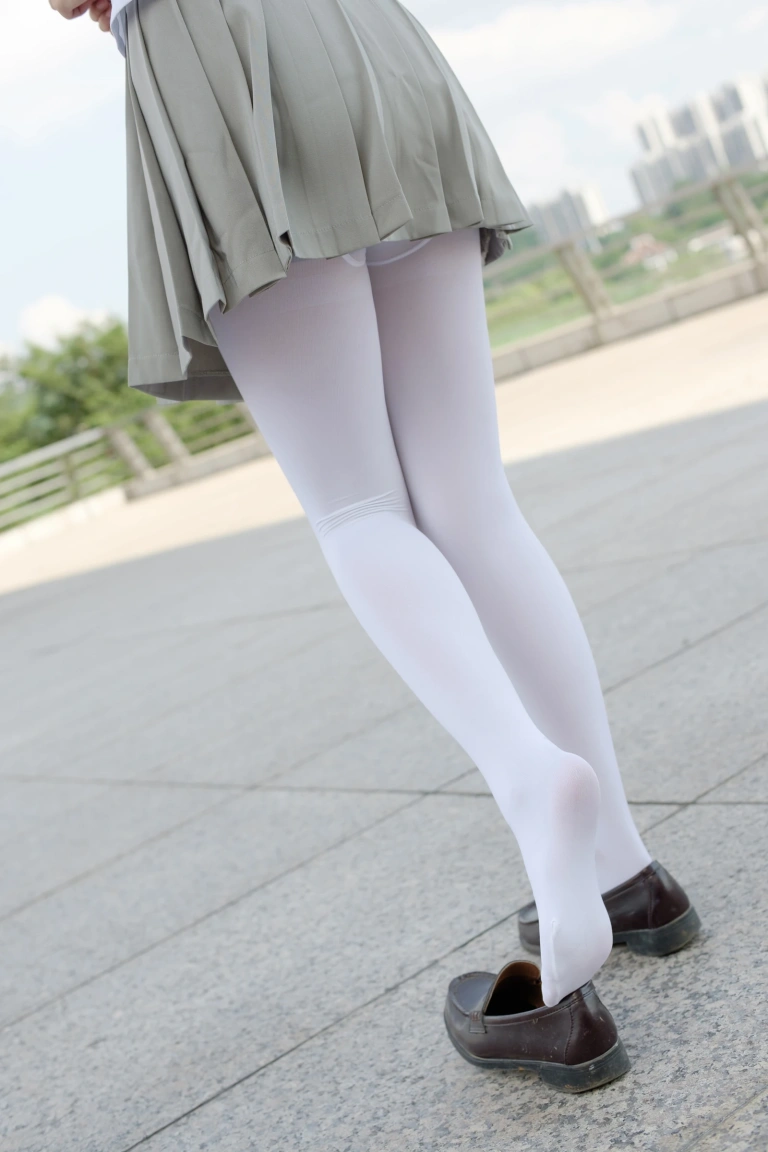 森萝财团《R15-026》主题写真：79张全套美图