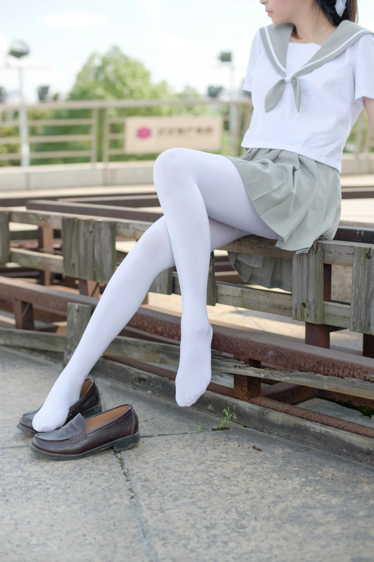 森萝财团《R15-026》主题写真：79张全套美图