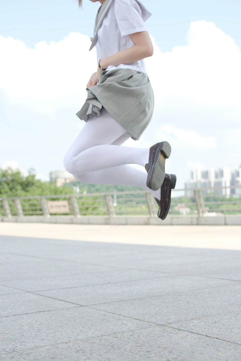 森萝财团《R15-026》主题写真：79张全套美图