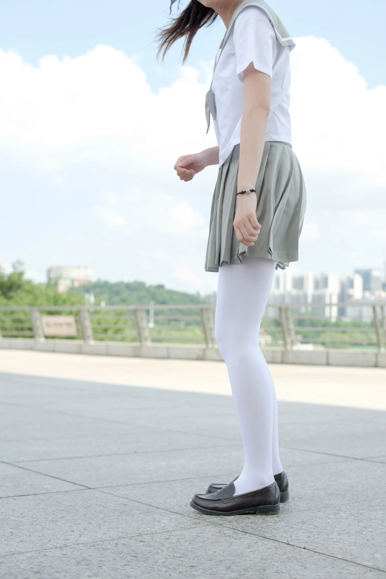 森萝财团《R15-026》主题写真：79张全套美图