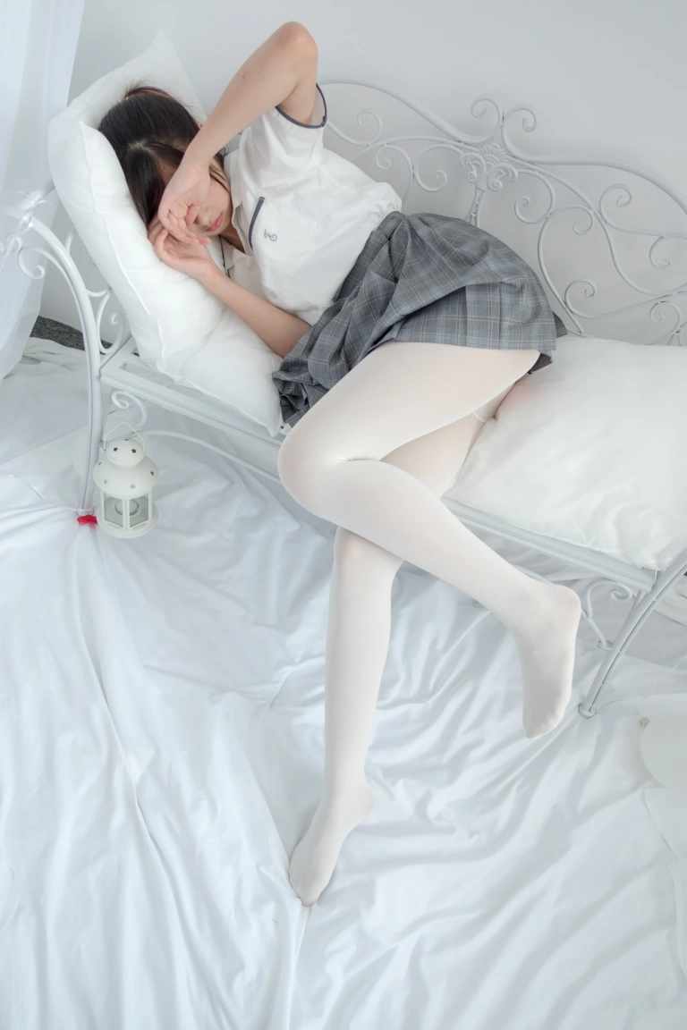 森萝财团《R15-028》主题写真：96张全套美图