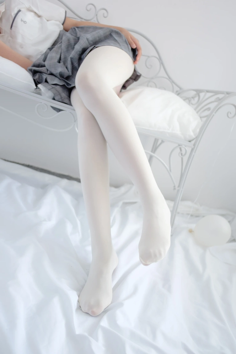 森萝财团《R15-028》主题写真：96张全套美图