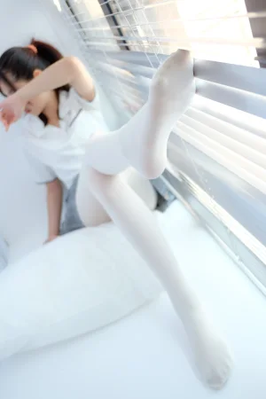 森萝财团《R15-028》主题写真：96张全套美图