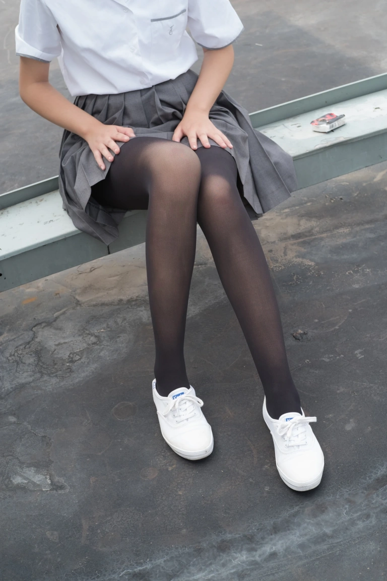 森萝财团《R15-031》主题写真：95张全套美图