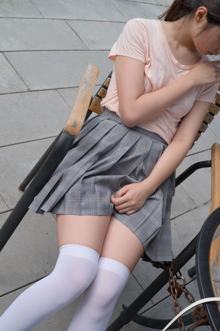 森萝财团《R15-032》主题写真：113张全套美图