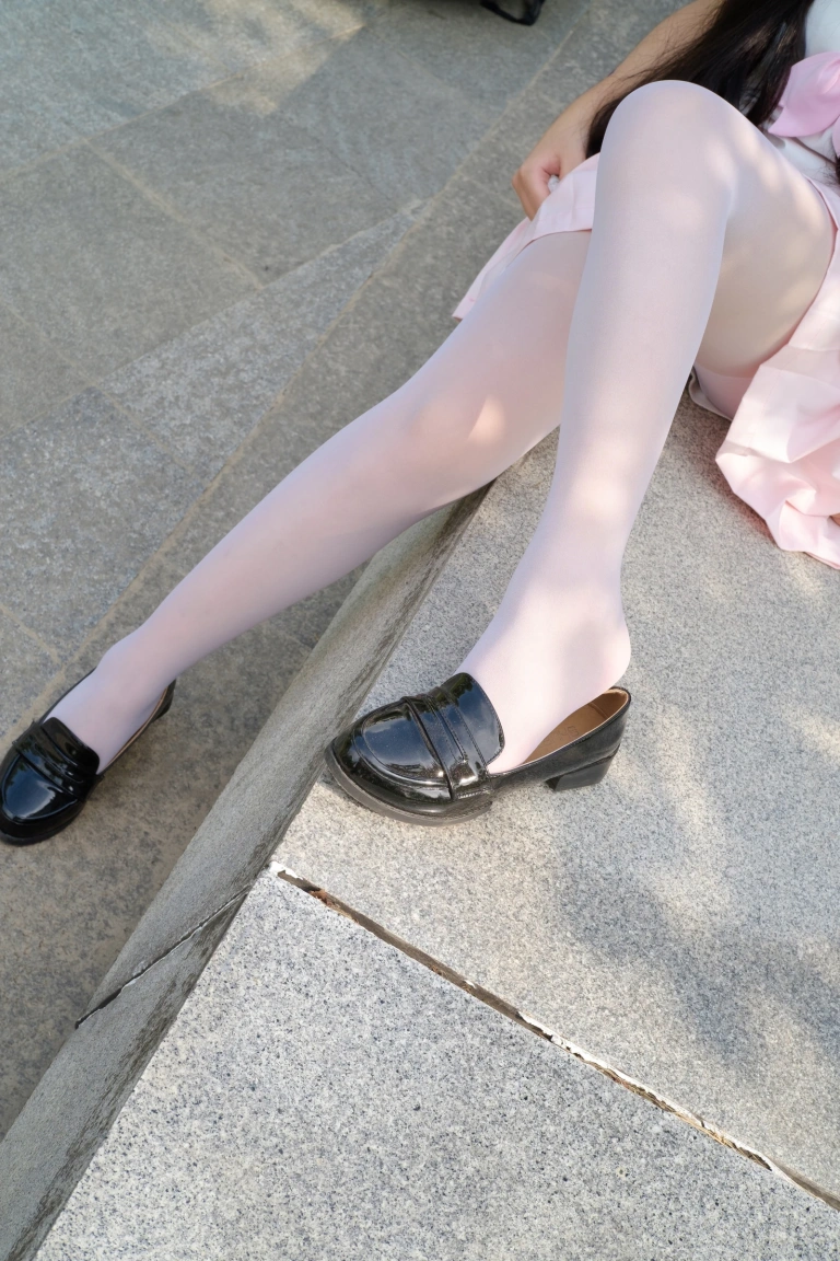 森萝财团《R15-033》主题写真：75张全套美图
