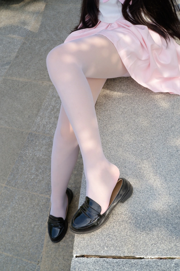 森萝财团《R15-033》主题写真：75张全套美图