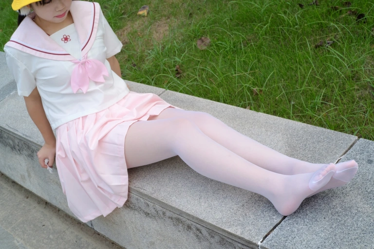 森萝财团《R15-033》主题写真：75张全套美图
