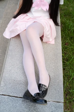 森萝财团《R15-033》主题写真：75张全套美图