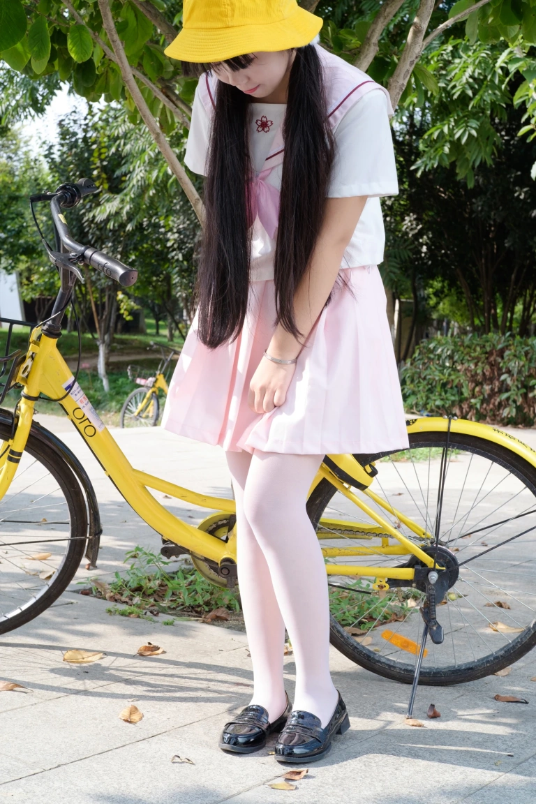 森萝财团《R15-033》主题写真：75张全套美图