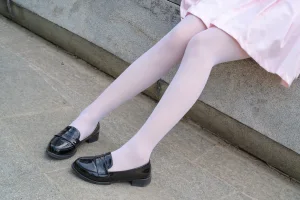 森萝财团《R15-033》主题写真：75张全套美图